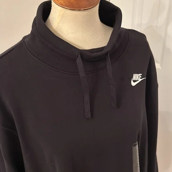 Nike Oversized Fit Plus Sweatshirt - Picture 2 of 9